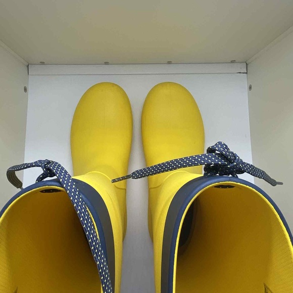 CROCS Yellow and Black Winter Rain Boots - Picture 11 of 15
